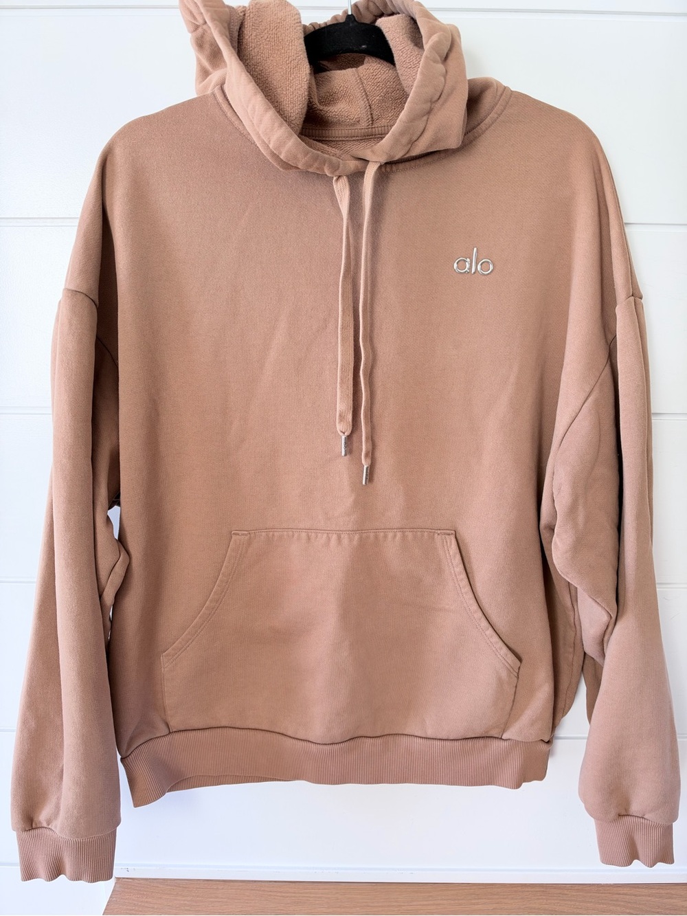 ALO Yoga women’s Hoodie in Tan